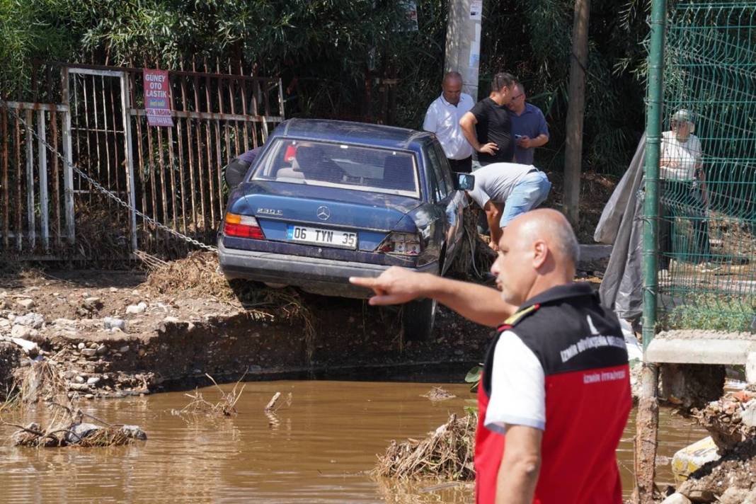 O kentte yollar çöktü: Gece yarısı felaketi yaşadılar! Gün aydınlanınca korkunç manzara ortaya çıktı 28